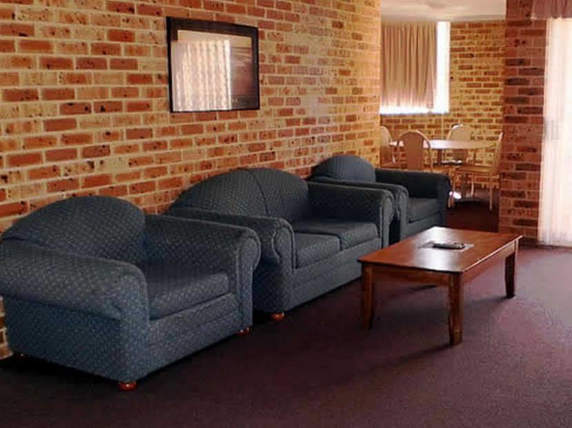 Lake Haven Motor Inn Gorokan Экстерьер фото